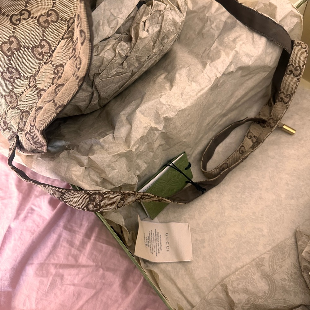 Gucci Tan and Brown Monogram Shoulder Bag - Picture 2 of 11